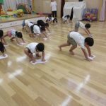 遊戯室の雑巾がけ頑張ったね