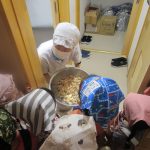みんなで給食室まで運んだよ★