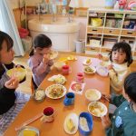 お姉さんと楽しく食べられて嬉しいね❤