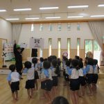今日のお話、分かった人～？「はーい！」みんなの元気なお返事が響いたね💛