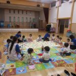 遊戯室でお弁当を食べたよ🍱✨