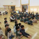 みんな真剣に見ています!