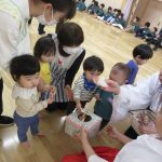 おみくじとお菓子、やったー!