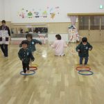 両足跳び、ピョンピョン!