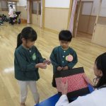 やった~正解💕おみくじとお菓子、嬉しいね😊