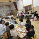 みんなで食べると楽しいね‼