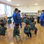 椅子取りゲーム、お姉さんの声をよく聞いてね!