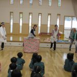 新聞紙鉄砲、バン‼