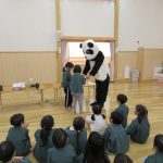 みんなが上手に手を洗えたので、パンダくんから賞状をもらいました😊